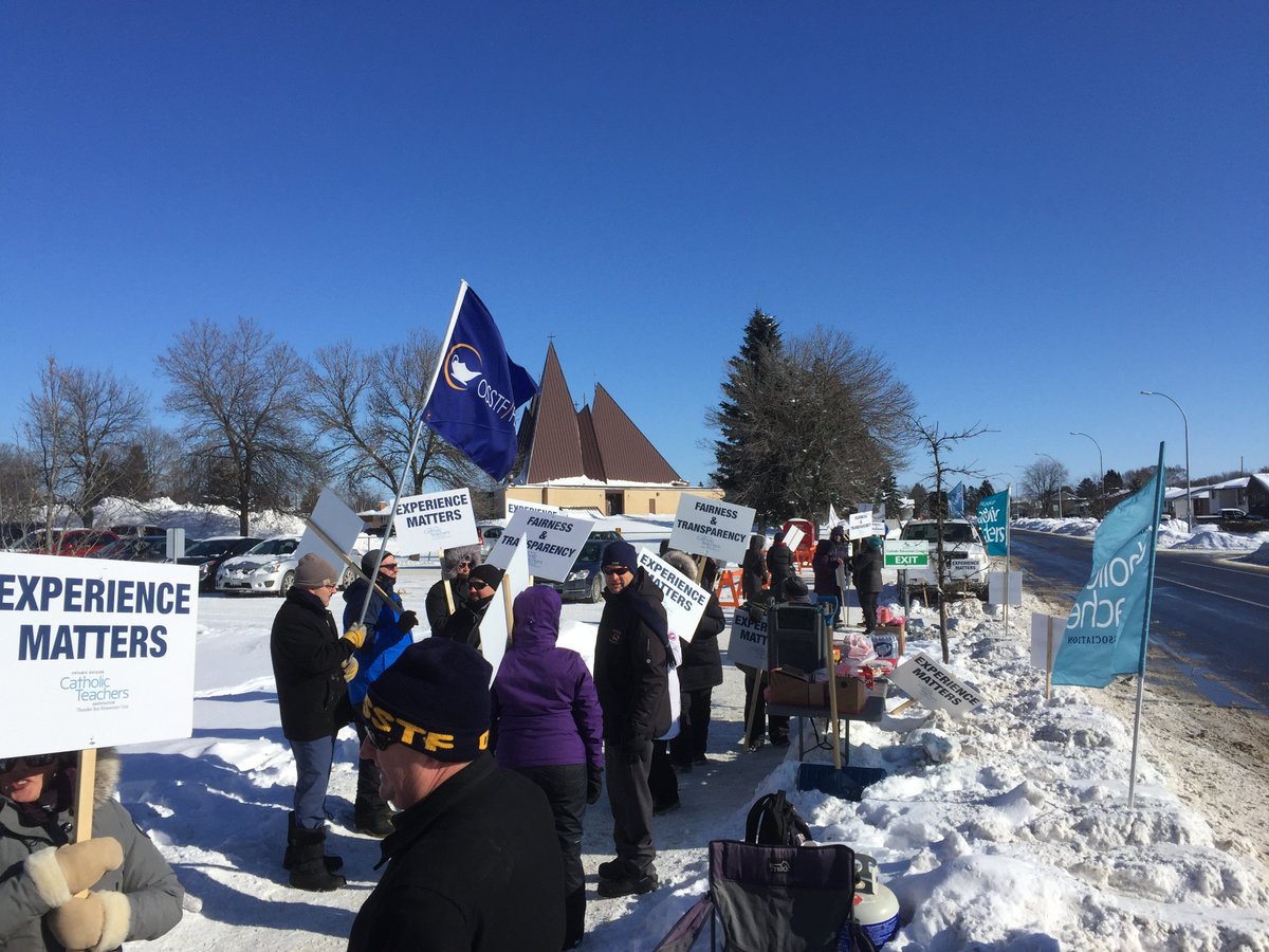 ThunderBayOECTA's tweet photo. -29C didn't phase us! It's the north, and the sun was shining...spirits were high!! #FairnessandTransparency #StandingTogether #hotpaws https://t.co/ALyWsYPaIE