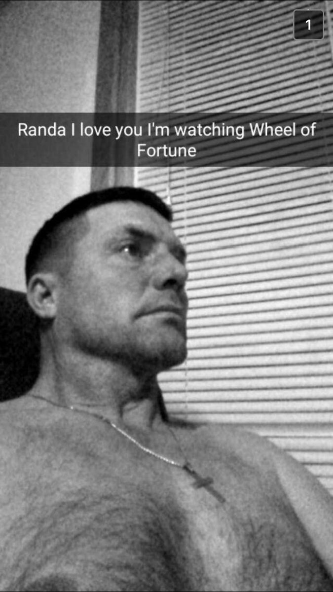 Mirandatwitless's tweet photo. #DadsofSnapChat https://t.co/vBT5LwZGwm