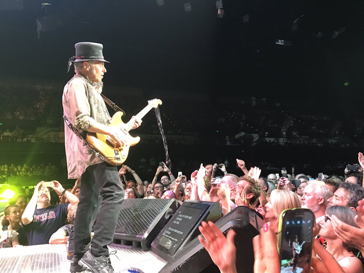 BruceInAdelaide tweet picture