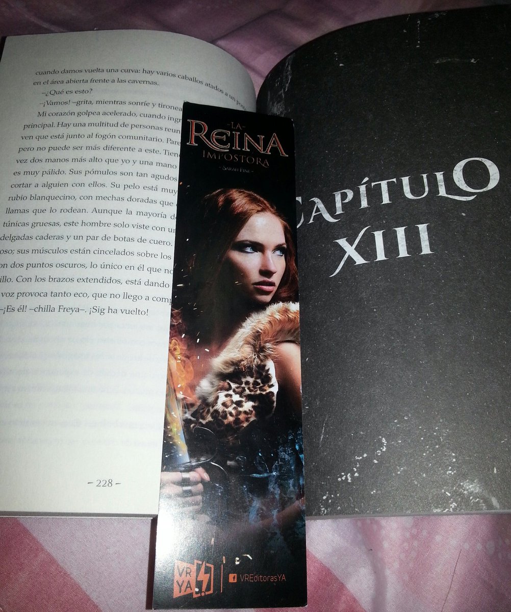 Lorelupin_07's tweet photo. Hoy en mi #LecturaNocturna #Leo #LaReinaImpostora de #SarahFine y me encanta este #Libro...
@vreditorasya @VReditoras  #TuHistoriaAhora https://t.co/Uo73DxIfmk