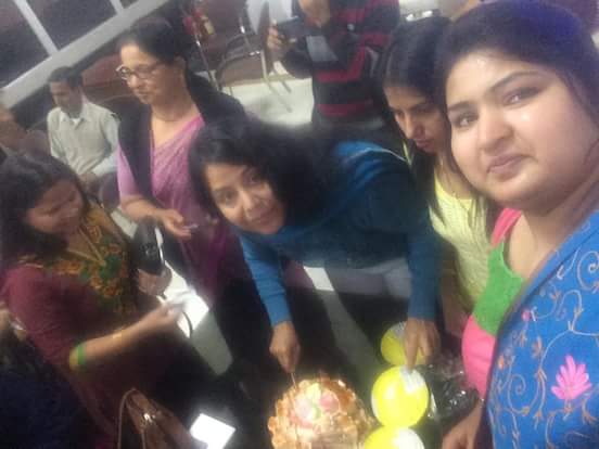 simrannkhushi's tweet photo. hApPy bIrThDaY @mamtakundu92 https://t.co/lEz00a6ZML