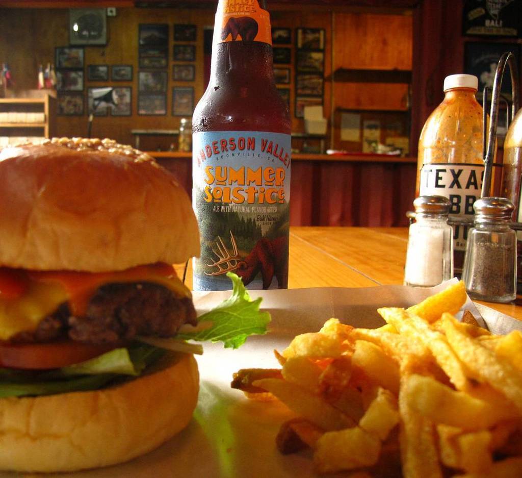 Stop by #smokehousebali today for some craft beer provided by <a href="/beervana/">Jeff Alworth</a>.id! Starts at 5 pm… ift.tt/2kosgv7