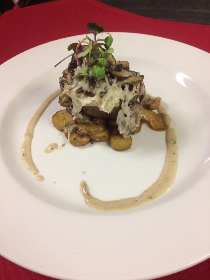 AuroraInnOhio's tweet image. Fourth Course: Thyme &amp;amp; garlic roasted Filet Mignon w/wild mushroom gratin &amp;amp; potato coins paired w/Quilt Cabernet. #aurorainnohio #winedinner