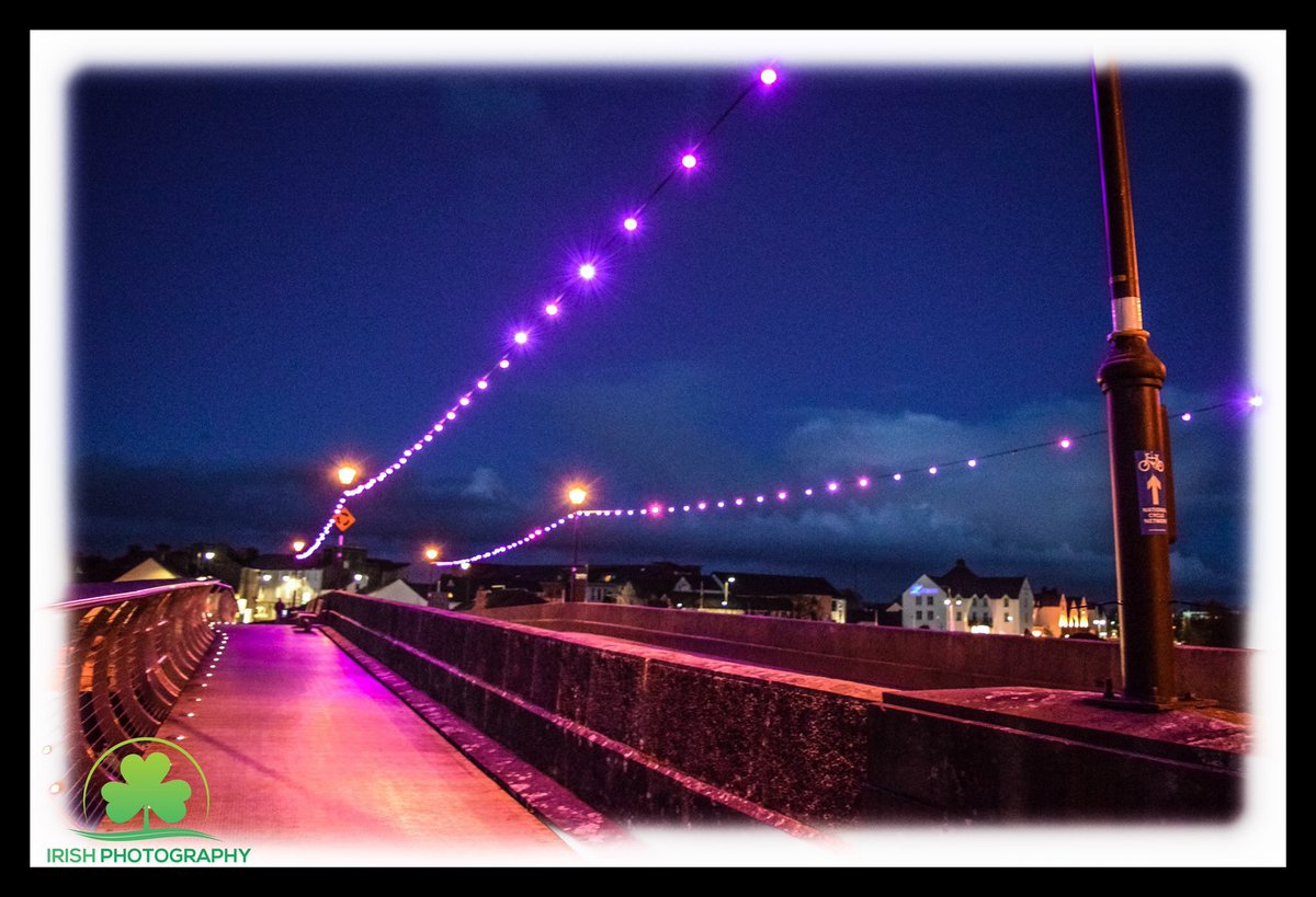 CoraDromaRuisc's tweet photo. ❝Purple lights on the Bridge in Carrick-On-Shannon❞
#purpleflag #purpleflags #carrickonshannon #rivershannon #leitrim carrickonshannon https://t.co/McQ6NmxzM5