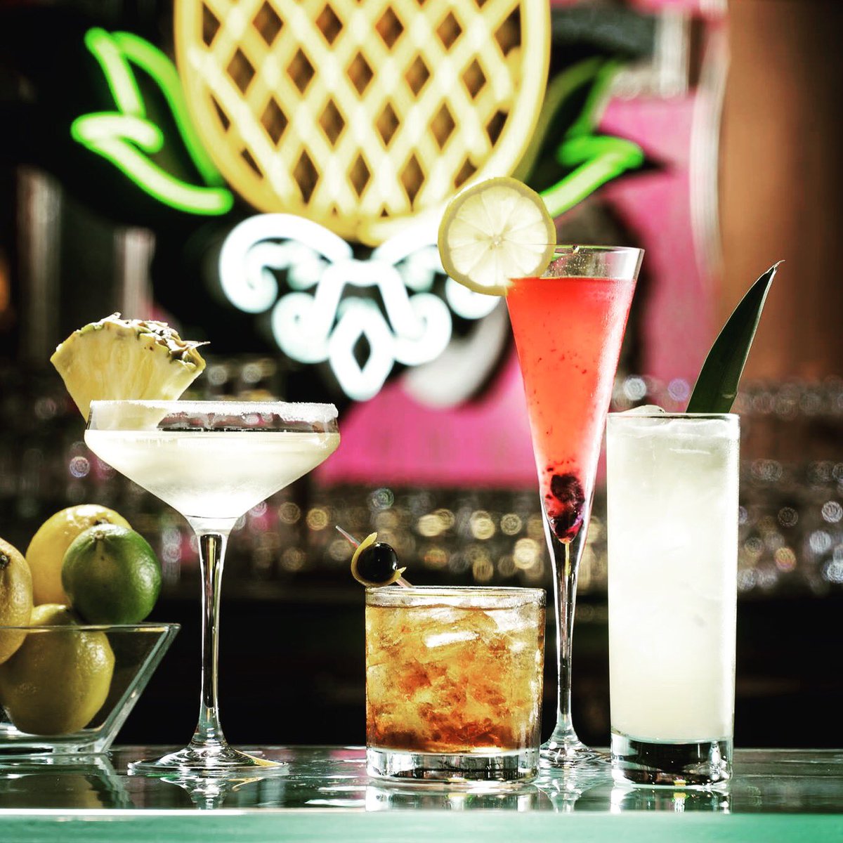 Staypineapple's tweet image. Hope you are all enjoying your Wednesday evening in style! #HumpDayMagic #Staypineapple