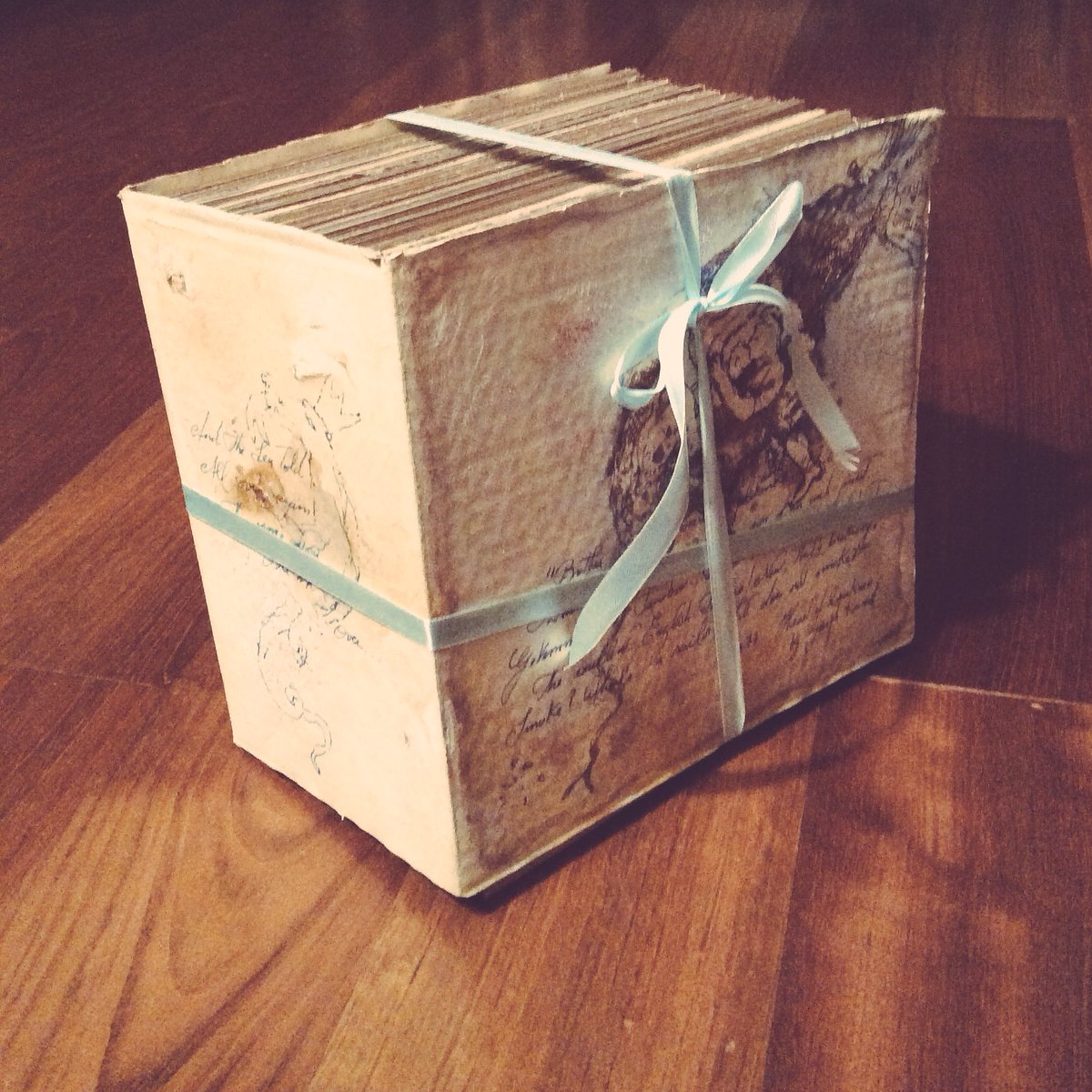 CarlaCerejo_Art's tweet photo. #homemadebook #Drawingoftheday #landfebruary #UpcycledHour
This is how I am enjoying my #drawingevening https://t.co/gqpUCgHPBF