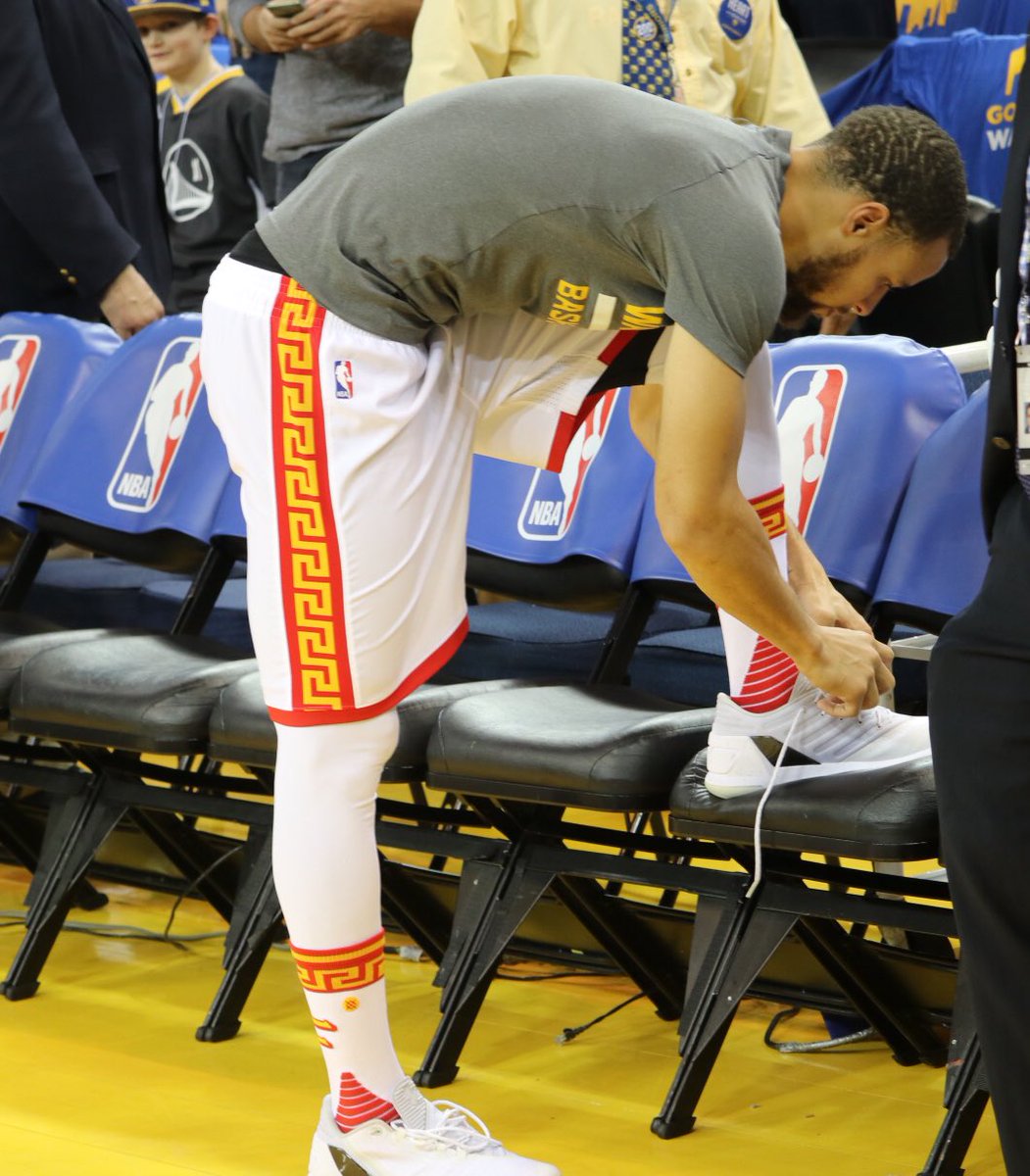NBCSWarriors's tweet photo. Lace 'em up for #DubsOnCSN https://t.co/AWWDcLU9e3