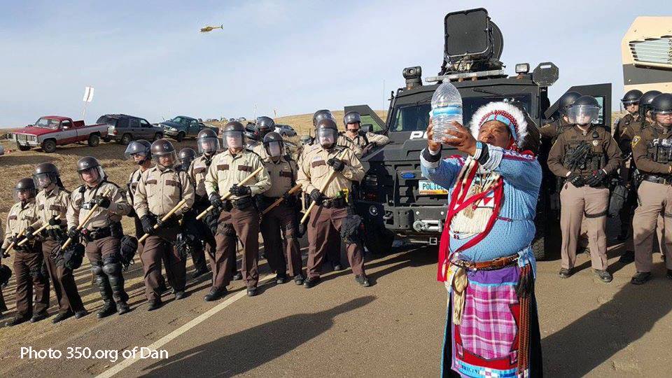 palactnet's tweet photo. .@carmenlopezmar7 PLEASE HELP #StandingRock #CrowdsourceJustice
>>>https://t.co/kgv2vpnM0u WATER IS LIFE! https://t.co/QrqMpgpde8
