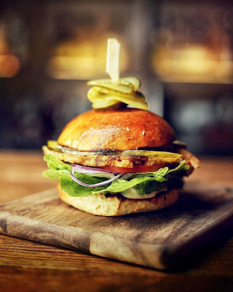 Say hello to our vegetarian friendly Saganaki Burger. Whisky and cheese make such a mouth … ift.tt/2kovEX1