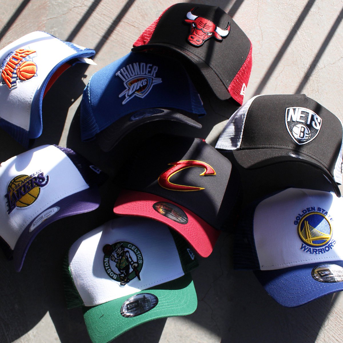 amazingstore's tweet photo. ▼今日は凄〜く寒いですがw 当店では1年中人気のNEW ERA “MESH CAP” にNBA商品初入荷 !!
https://t.co/1WjkKELIz6
#CAVALIERS #WARRIORS #KNICKS #Celtics
#NETS #KNICS #THUNDER https://t.co/RtLLyojJ8S