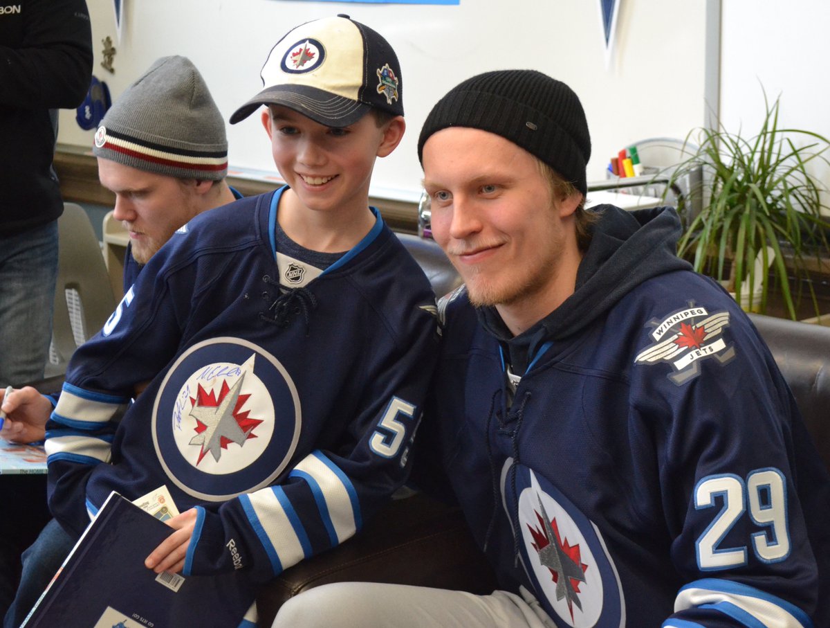 GrosvenorLearn's tweet photo. Thrilling day for students, @PatrikLaine29. Many thanks for your generosity today, reading and speaking with students. @NHLJets @WinnipegSD https://t.co/s3TxRw03C6