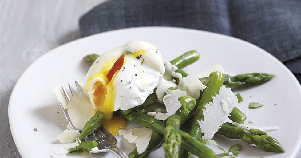 bayleafbotanics's tweet photo. Recipe: Asparagus with Poached Eggs and Parmigiano Reggiano Sauce https://t.co/nPpk9zNf9q https://t.co/p94PM5OPVE