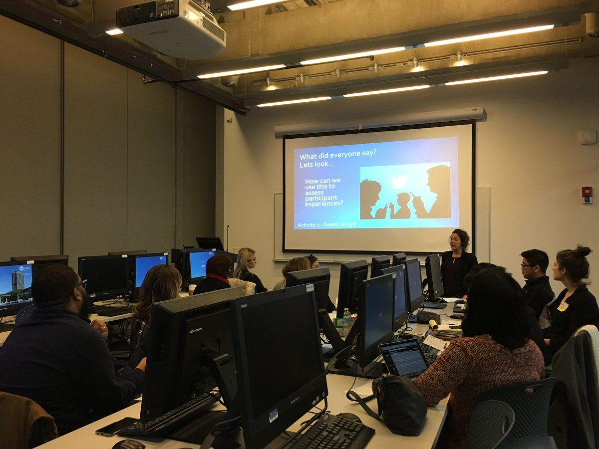 UICTLC's tweet photo. @gregoryvlarnell students capture ideas in readings using the class # making a public archive that could stimulate discussion #uiclearning https://t.co/cJv3jd6PZ7
