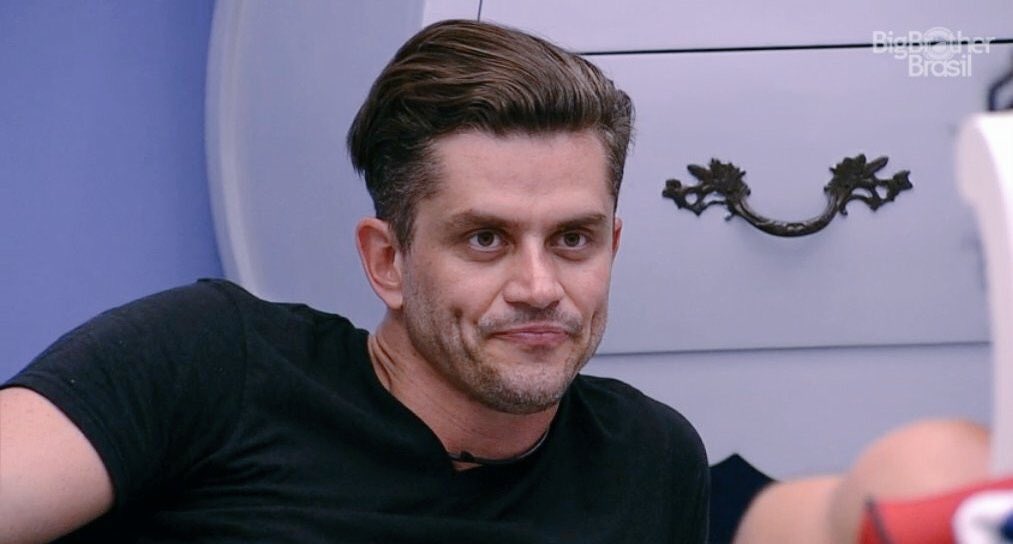 Porai_on's tweet photo. Em um paredão entre: MARCOS X LUÍS FELIPE, quem deve SAIR? #BBB17

Marcos - FAV
LUÍS FELIPE - RT https://t.co/yVNGf095Z2
