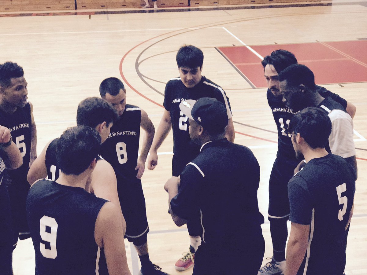 Players &amp; Coaches are all locked in and laser focused. Keep it up Jaguars. #JaguarBasketball