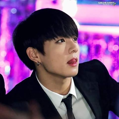 panda_JiJi61's tweet photo. И как при таких условиях думать об учёбе?!
#k_pop #koreenutye
#BTS #Rep_monster #Jungkook https://t.co/YoseVimdRd