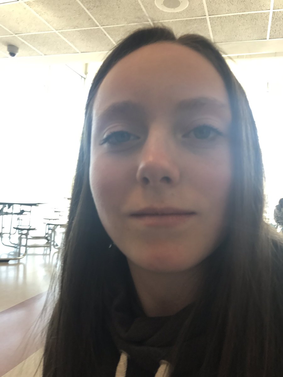 whyisk8laughing's tweet photo. "this fruit snack looks like a granny it is wrinkly and smushed.....I'm gonna suck on it...I'm gonna suck on the granny" https://t.co/n3xPsmDXTd