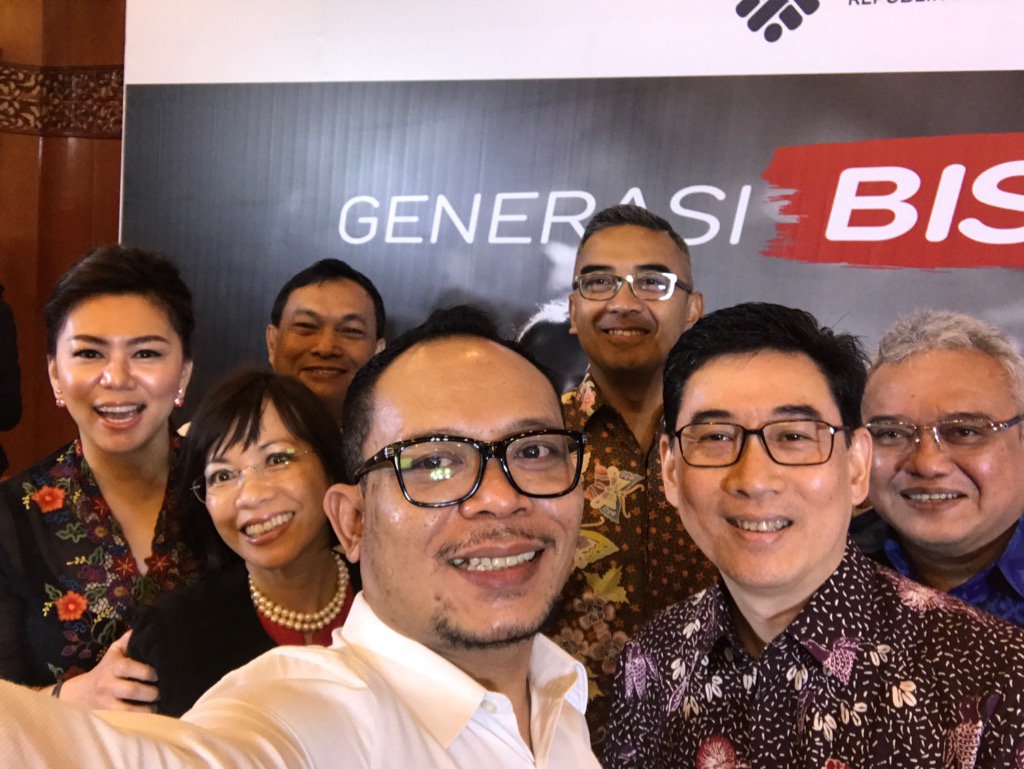 Peluncuran GenerasiBisa.id dgn Menaker <a href="/hanifdhakiri/">MHD</a> <a href="/ycabfoundation/">YCAB Foundation</a> CEO <a href="/vcolondam/">veronica colondam</a> &amp; Sekjen Farhan# wefie