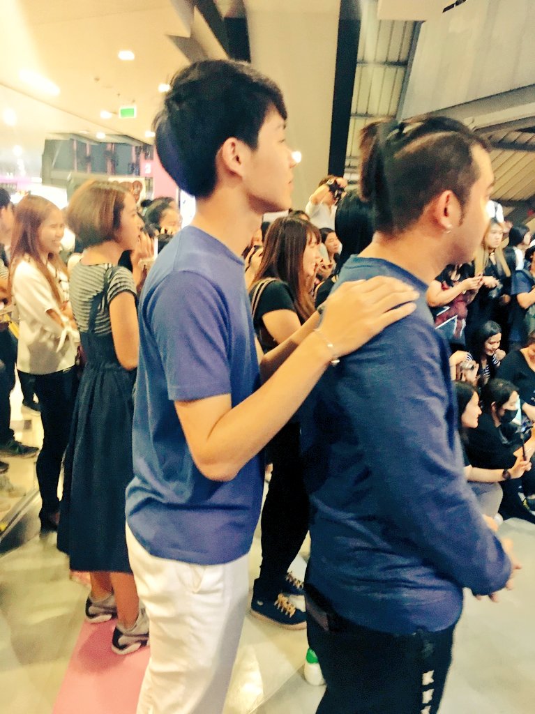 JPisReal_JP's tweet photo. คนของใจ. ใครๆก็หวง. 555 มอนิ่งลูกเรือทุกคนน. เมื่อคืนอิจฉาคนไปดูหนังรอบไพรเวทเนาะ 555. @Petchpigz @JaneJanewit #JPisReal #JPonly https://t.co/l5DgStIltr