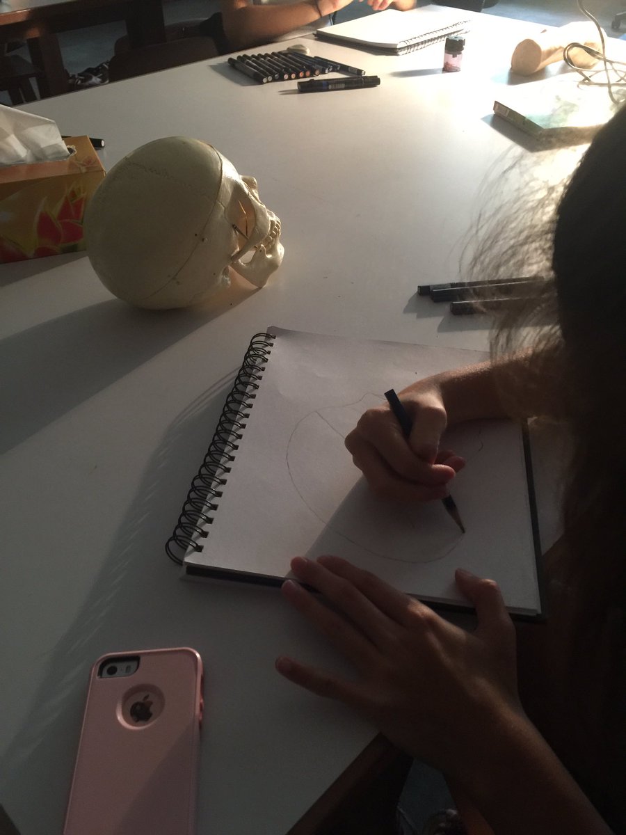 SASartdept's tweet photo. Mr.  Laurence students studying value and anatomy. #artedu #teachart #sasedu #proudteacher #internationalSchools https://t.co/12aeuLrdb6