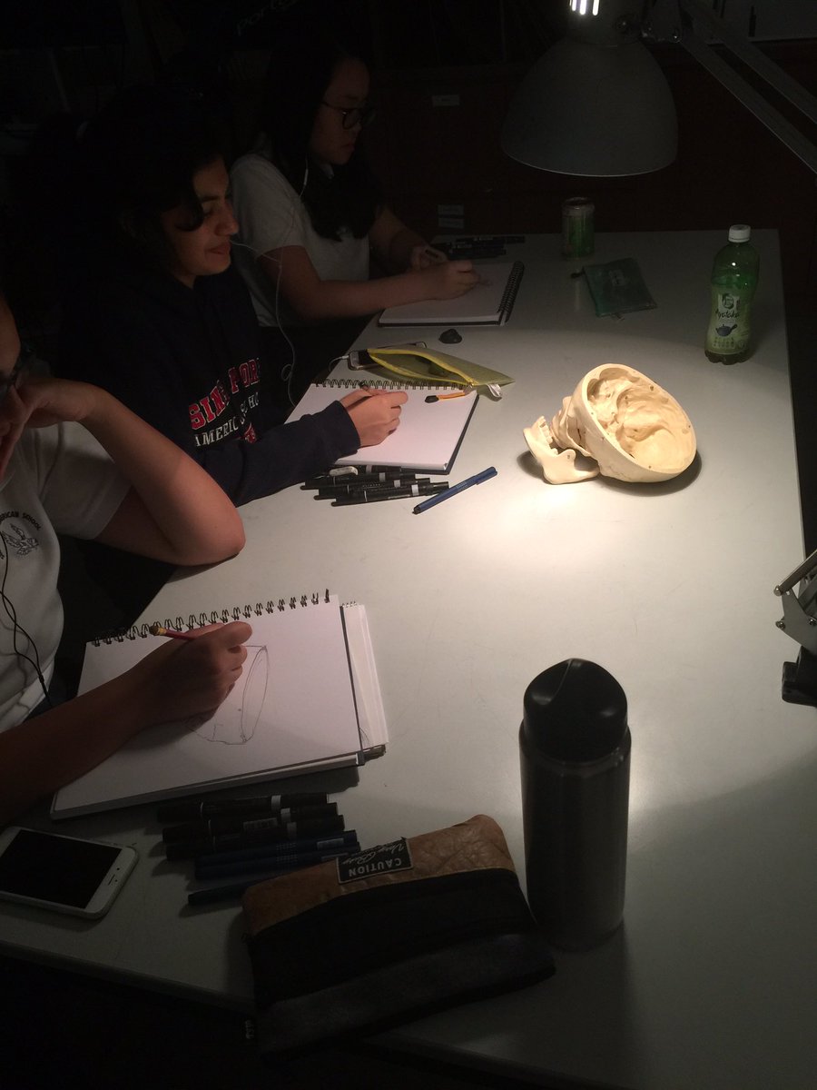 SASartdept's tweet photo. Mr.  Laurence students studying value and anatomy. #artedu #teachart #sasedu #proudteacher #internationalSchools https://t.co/12aeuLrdb6