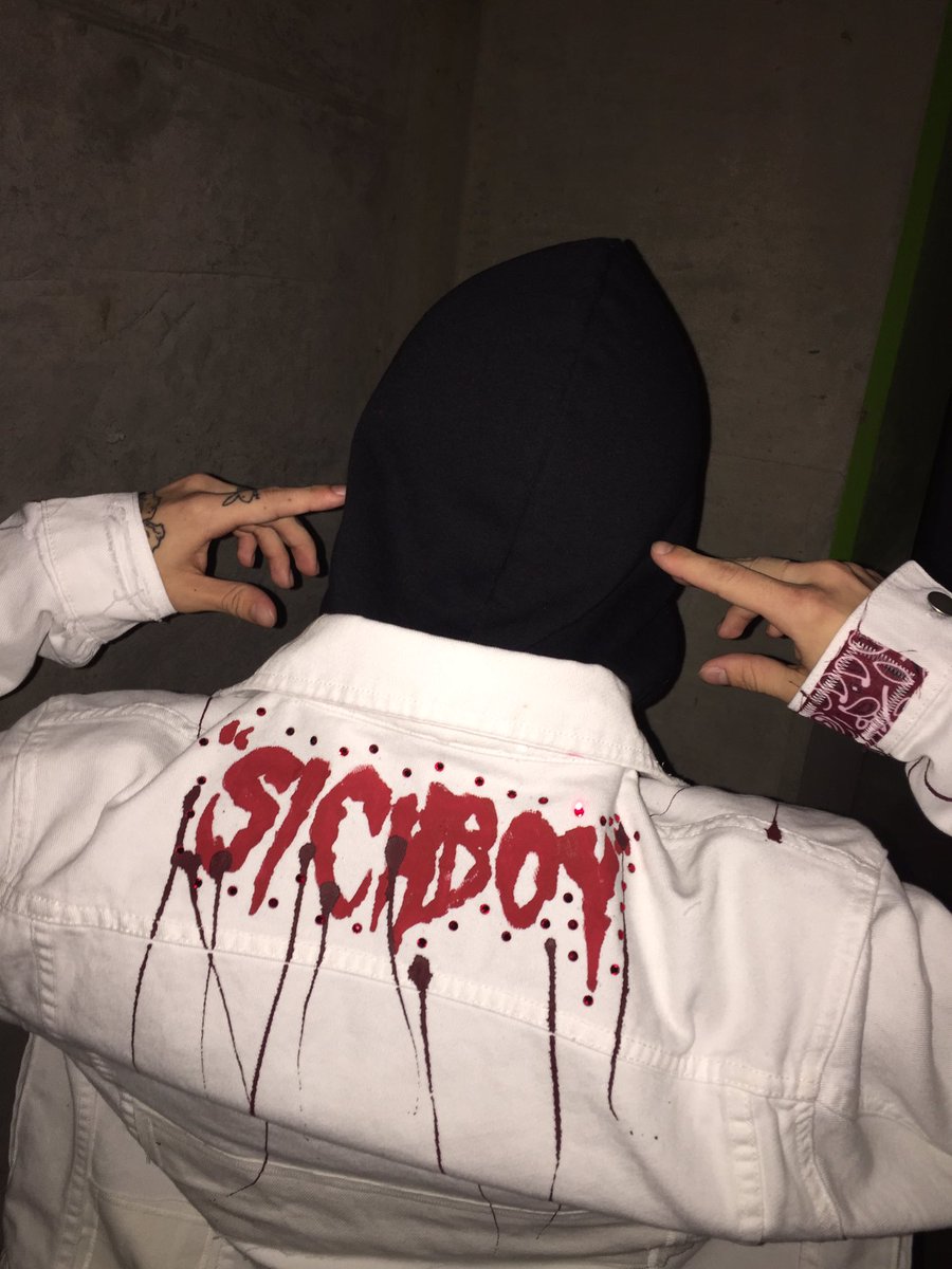 4rehnangel's tweet image. BLOODY SICKO! 🕷🍷
@SNIPEREEZY @JalenLeMuerte