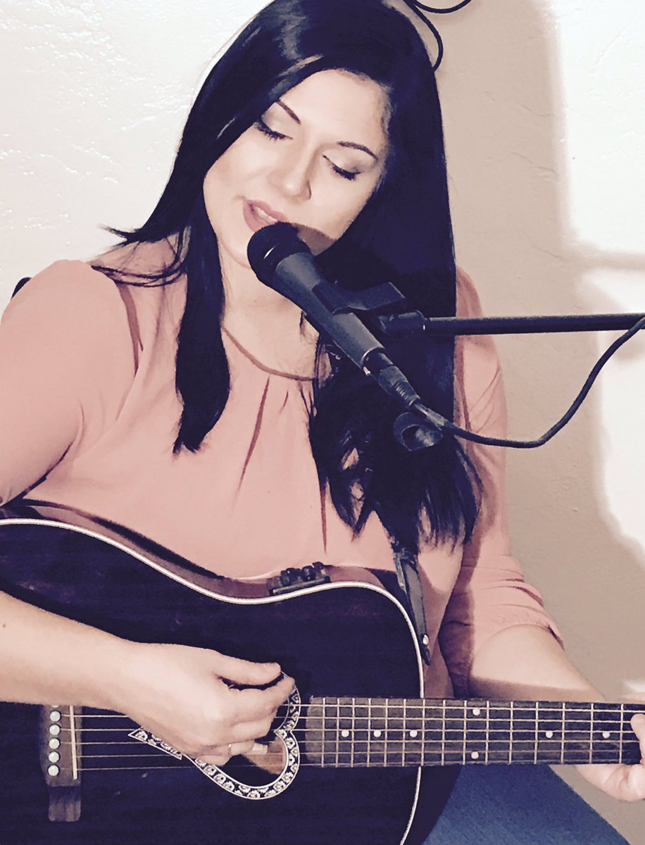 artloungetuc's tweet photo. Tonight in the Art Lounge @AdaraRaeMusic  come see her live Sat 2-6 https://t.co/unjm4Hbfyj. #tucsin #avenuebazaar @Trendingtuc #music #az https://t.co/5AgZzOIlWO