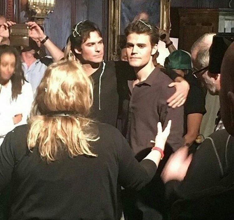 ReactionTVD's tweet photo. THEY JUST SHOT THE VERY LAST EPISODE OF TVD I AM CRYING THEY LOOK SO SAD https://t.co/yzSNRwuGlC
