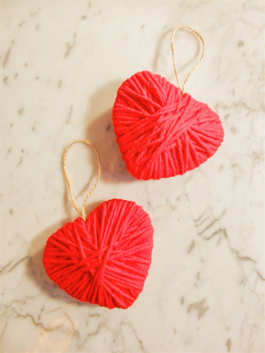 CFLuxford's tweet photo. Got a spare five minutes? Make these cute yarn hearts for #ValentinesDay via @CultureTrip #crafts #DIY #cute: https://t.co/CJixKZsBtH https://t.co/LxyzKtzSgV