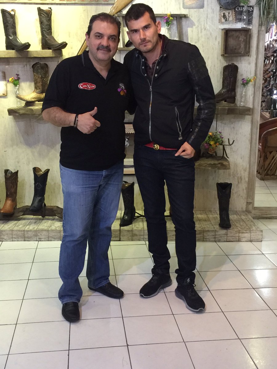 lospotrillosmx's tweet photo. #Kanales en #CoexionGrupera con @GuillermoCoss en @lospotrillosmx de @GaldinoSl https://t.co/86aGwnVDVI