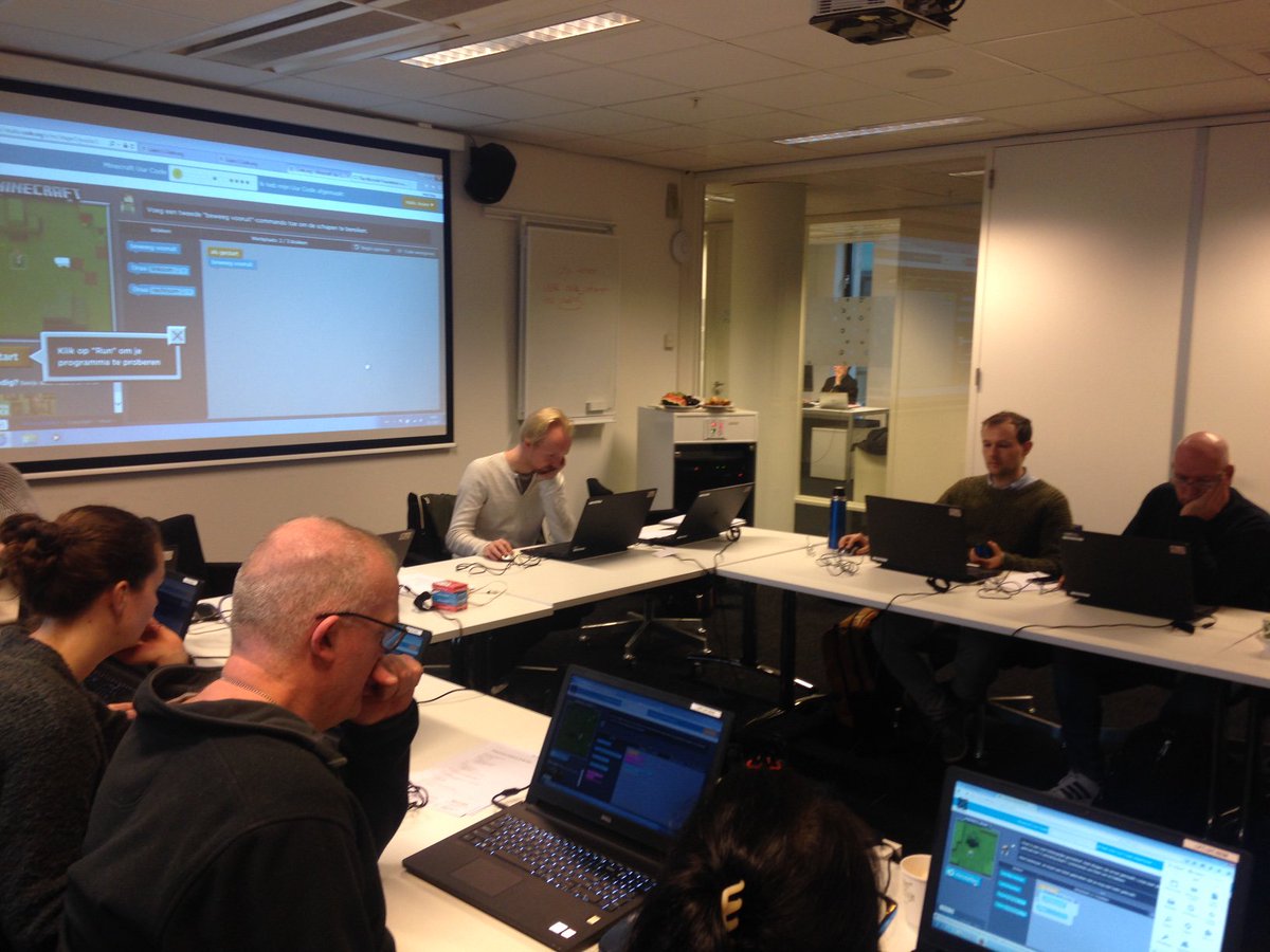 Startup_Adam's tweet image. Foundation @_bijzonderwijs was well represented during yesterday's #Coding4Amsterdam training for teachers 👊🏻