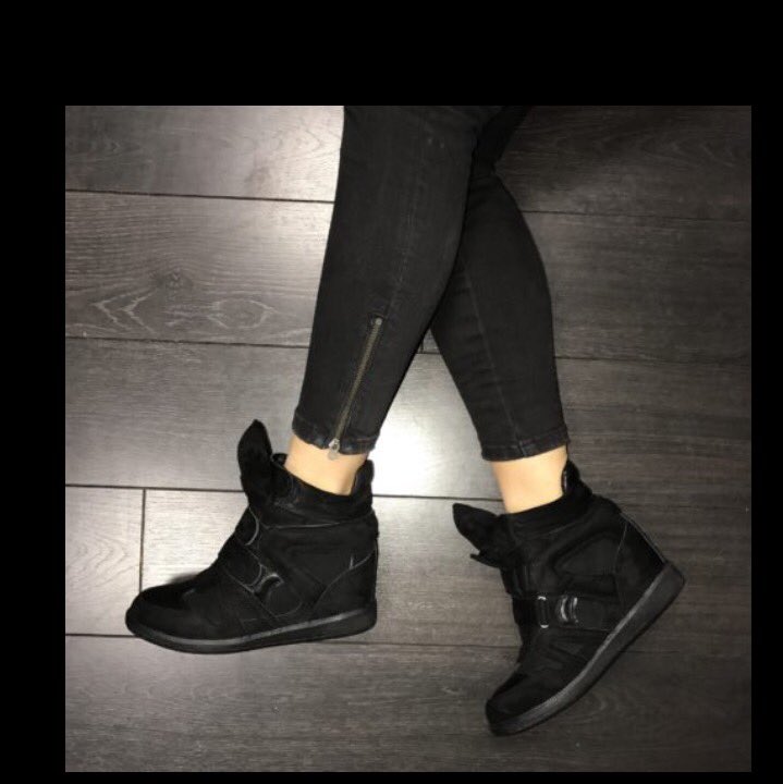 mayorswans's tweet photo. Which pair of shoes should I buy? https://t.co/nEEXCDQtnG