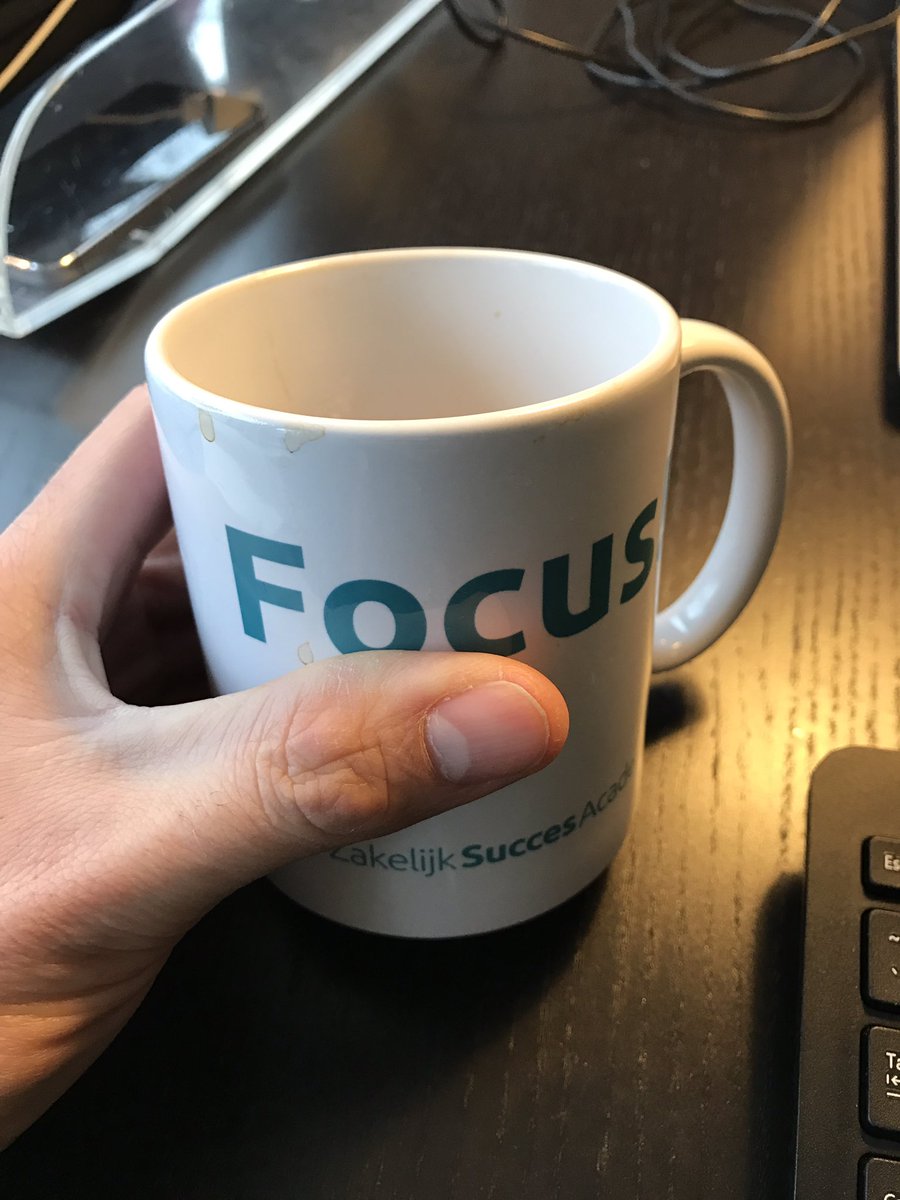 InCreativeCo's tweet image. Hey @BartvandenBelt, ik zit er al lekker in op deze gefocuste dag, maarre: wannneer komt de mok voor LINKSHANDIGE drinkers? 😉