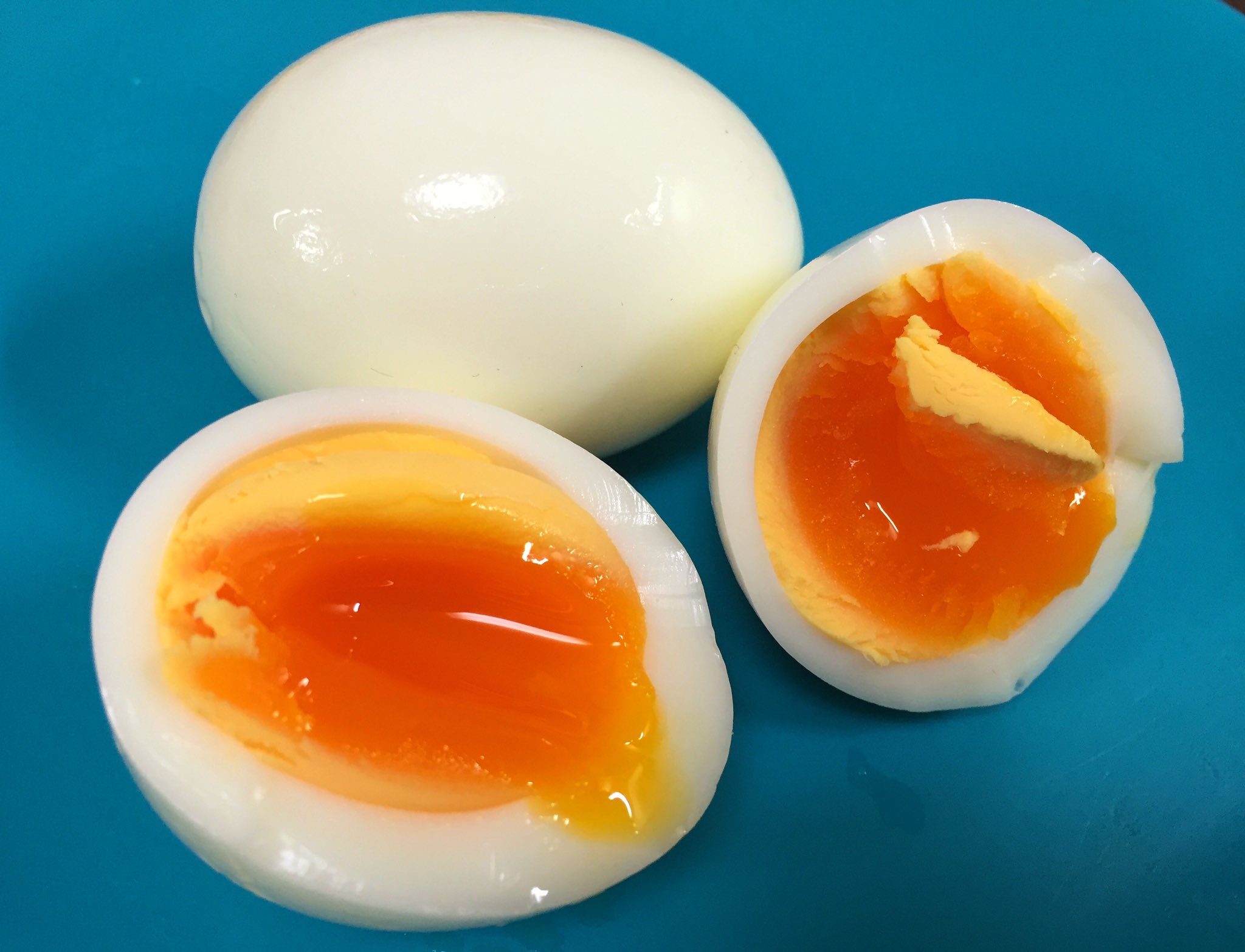 吉村拓也 イラスト講座 No Twitter 風邪が流行ってますね 体調悪すぎて料理できない方も 半熟ゆで卵なら栄養価も高く 消化吸収も速く 胃に負担が少ないみたいです ゆで卵の時間表 私も参考になりました ちなみに写真は8分のやつです