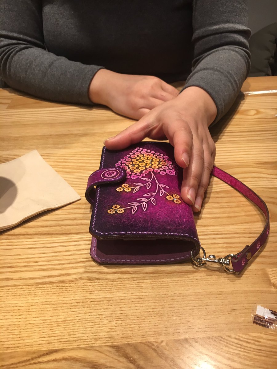 보라색 핸드폰가죽케이스 플라워하트 손안에서 더욱 빛이 납니다 시선집중은 즐기세요~