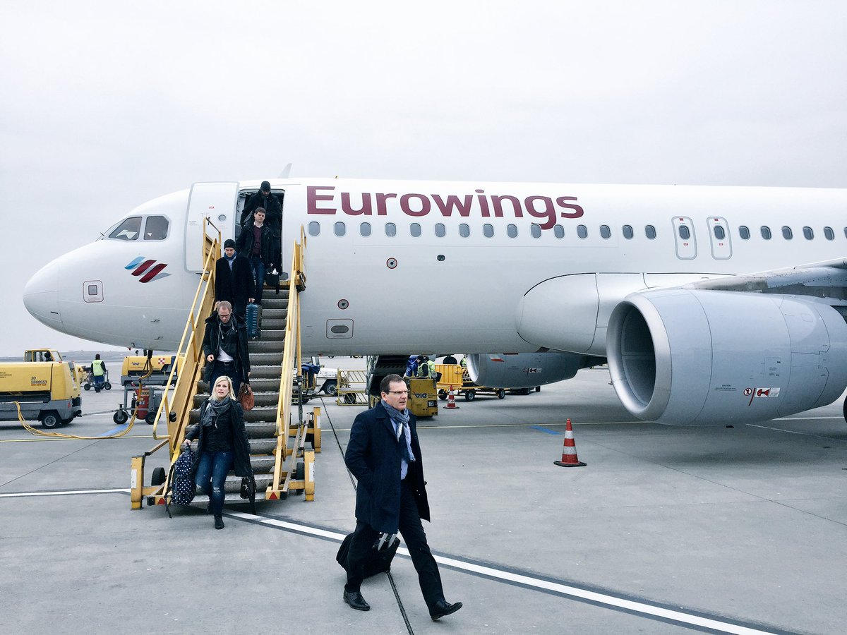 Ja, auch die WJ Erlangen besucht Freunde auf der #Viennawaltzgala! Die ersten sind schon gelandet #wj #wirtschaftsjunioren #wjbayern #jci