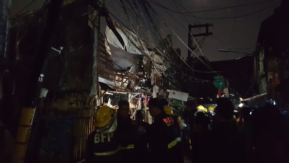 iamjdcastro's tweet photo. mga kabahayan sa aranga st. sampaloc manila nasunog! sunog umabot sa ikalimang alarma! https://t.co/fSrENiLAqY