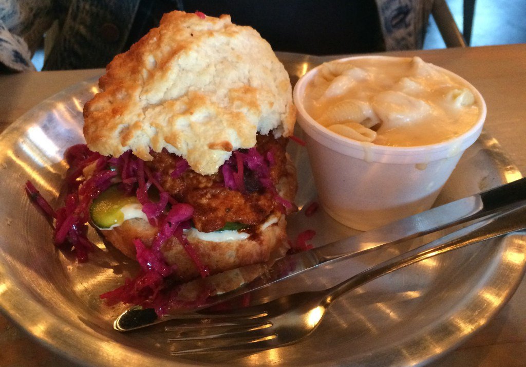 avidsnacker's tweet photo. Hot Damn! Chicken n Biscuits! https://t.co/ttSfMh65HJ https://t.co/9M7WfmCOMW