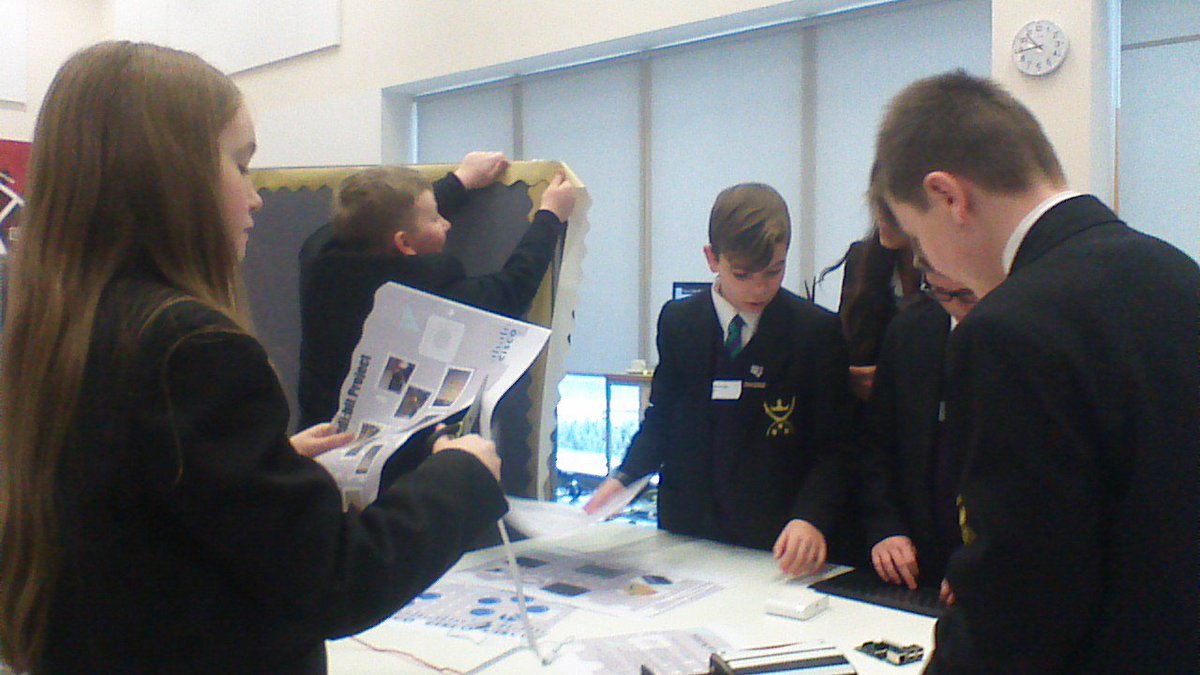 AllHallowsSTEM's tweet image. @AllHallowsCHS Computing Club setting up their table ready to present their @microbit_edu project @cisco #medibit