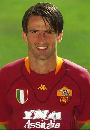 nofootballet's tweet photo. Cristian Panucci
#difensore #terzino #defender #SerieA #calcio #Italia #Roma
#tackle #fight #FootballisNOTballet #Azzurri #VivoAzzurro #FIGC https://t.co/CpAhnZy6N5