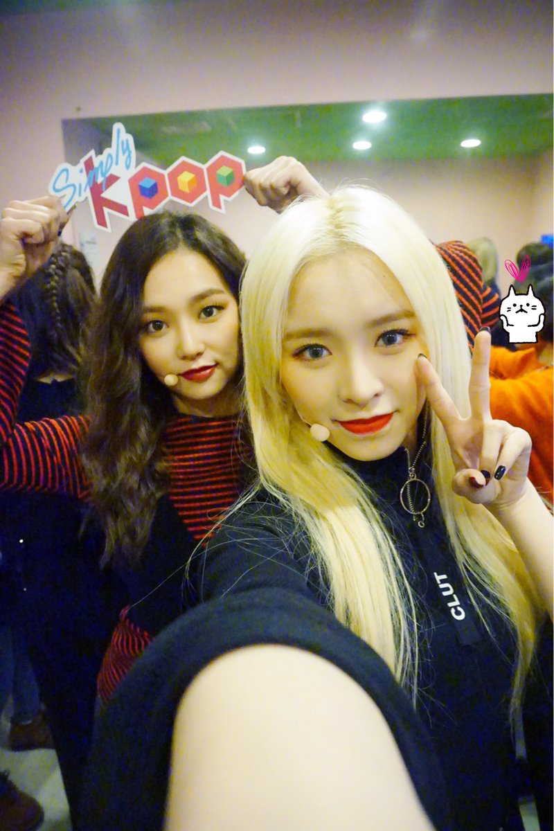 _Simplykpop's tweet photo. #심플리케이팝 에 찾아온 #도깨비 들❣️#씨엘씨 는 귀엽고 이쁜 것만 잘하는 줄 알았더니 파워풀하고 멋진 것도 잘하고!! 이러니 어찌 안 반하냐고요😍 매력만점 #CLC 의 #Hobgoblin 무대! 내일 오전 11시 #Simplykpop 놓치지마세요! https://t.co/xhLA8p65iP