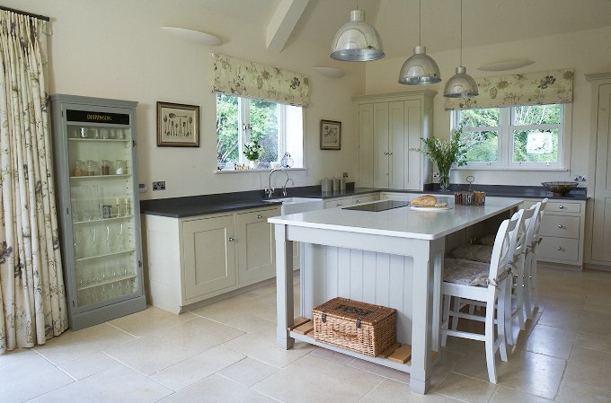 kkandj1's tweet photo. We've just joined Twitter! #devon #kitchens #devonhour #devonkitchens #kingsteigntonkitchensandjoinery #newtonabbothour #boosttorbay https://t.co/IJi1xfArAn