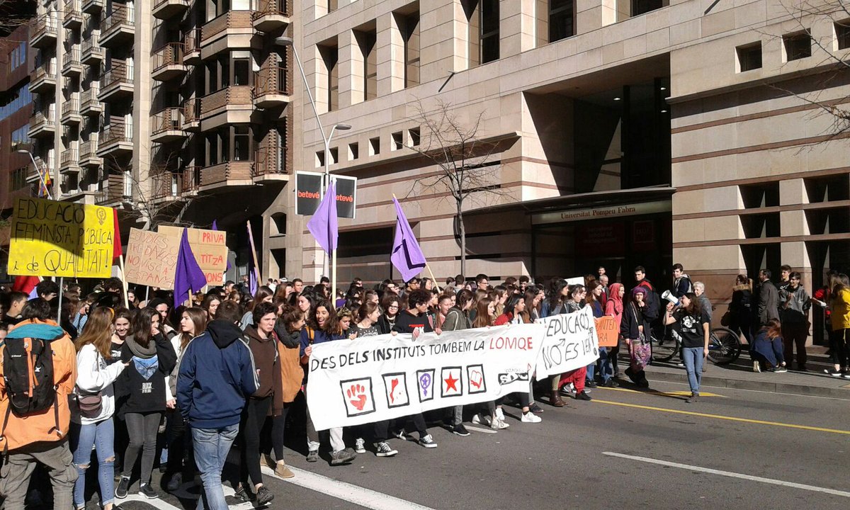 Arranquen les columnes de Barcelona per arribar a Plaça Universitat. 
#9FVAGA <a href="/SEPCbarcelones/">SEPC Barcelonès</a>