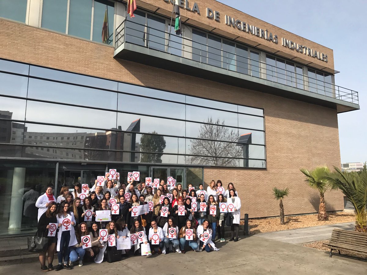 eii_uex's tweet photo. @consejoeii @AmigosIng @CulturaUEx Profesoras y alumnas de la Escuela en el día Internacional de la mujer y la niña en la ciencia https://t.co/DjydkuFvSF