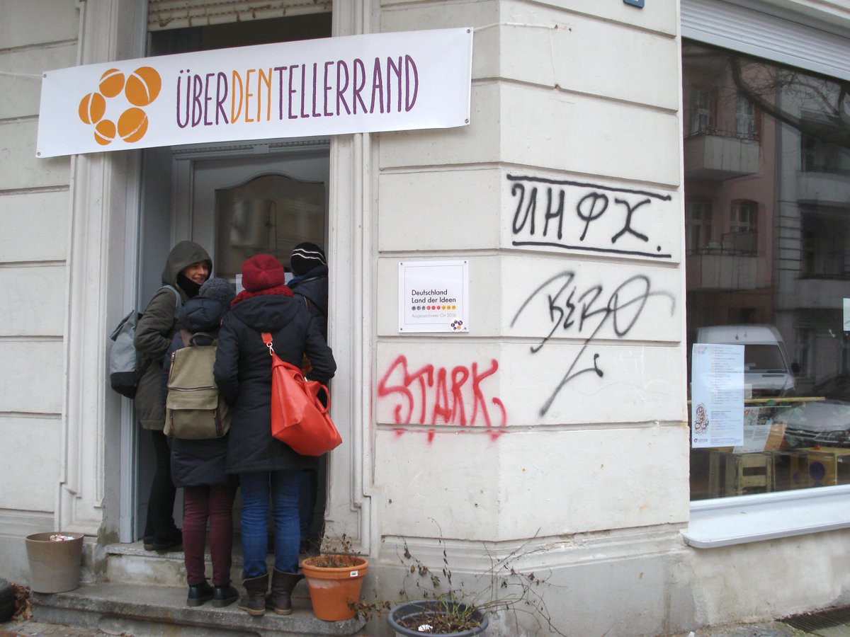 bravenewalps's tweet photo. Research week in Berlin #habitatunit -- learning with and for #quercialab about refugee economies & commons @betterplate https://t.co/q27WWJhsOh