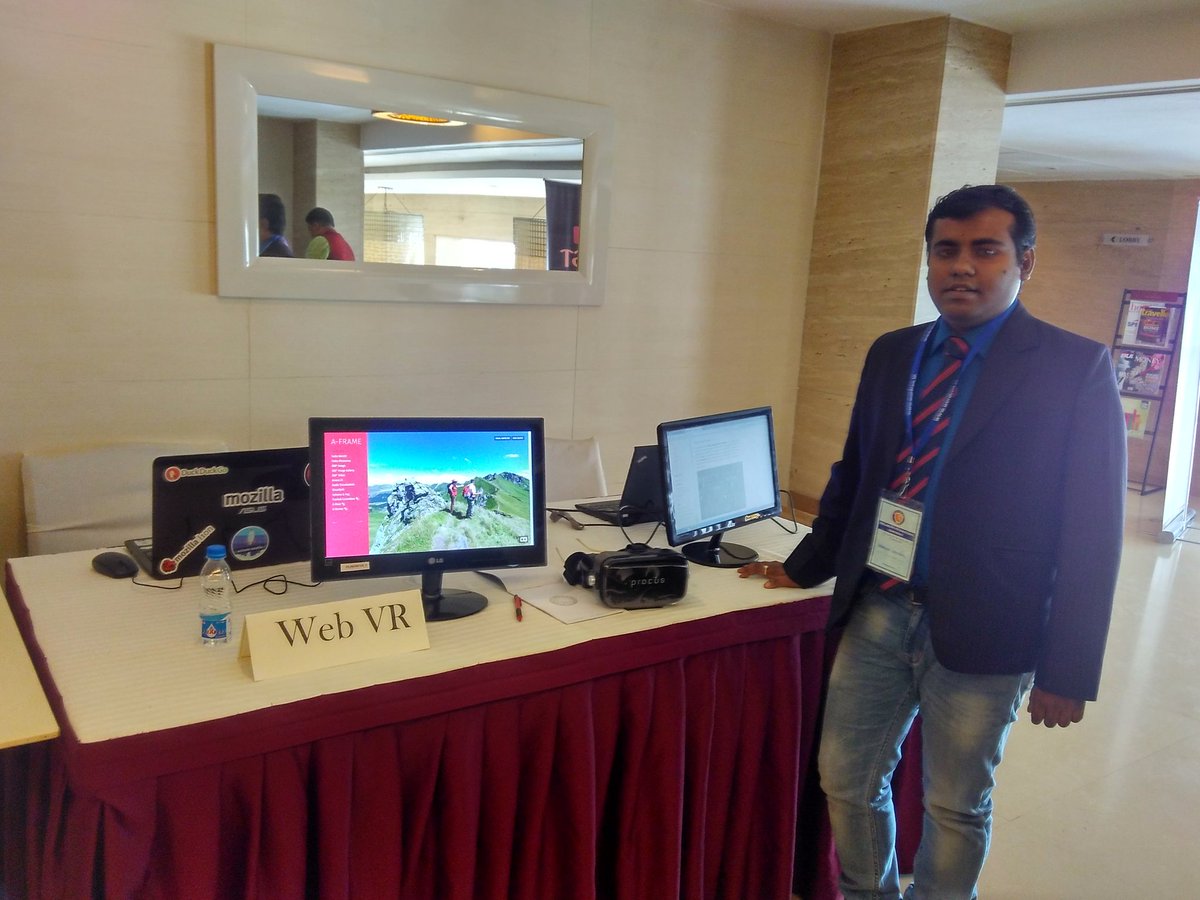 mRse7enOnline's tweet photo. Presenting #webvr at #wordcon . So much excited . #mozilla #freelancing #aframe https://t.co/QJIsaOeTHd