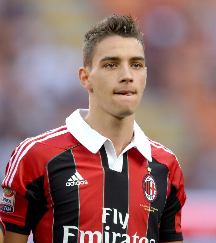 nofootballet's tweet photo. Mattia De Sciglio
#difensore #terzino #defender #SerieA #calcio #Italia #Milan
#tackle #fight #FootballisNOTballet #Azzurri #VivoAzzurro https://t.co/V3zk9yoirM