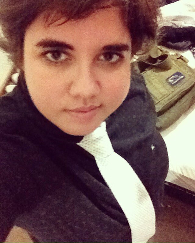 teacherqueiroz's tweet photo. Look tomboy para o dia: gravata branca, camisa preta masculina manga curta #manaus #boyish #bofinha #amazonas #lesbica #gay #queer https://t.co/Af0bitbpJX