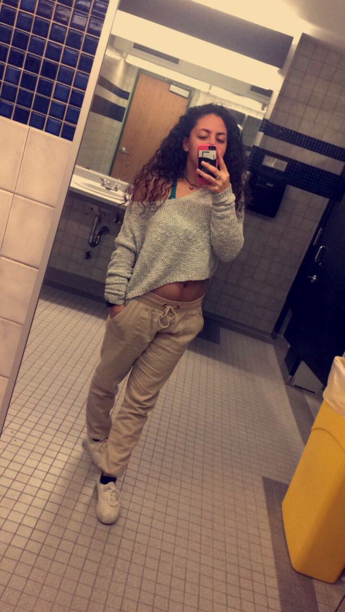 rebekatorres_'s tweet photo. let's treat it like fb #updatedAVI https://t.co/lE0dVfCpF9