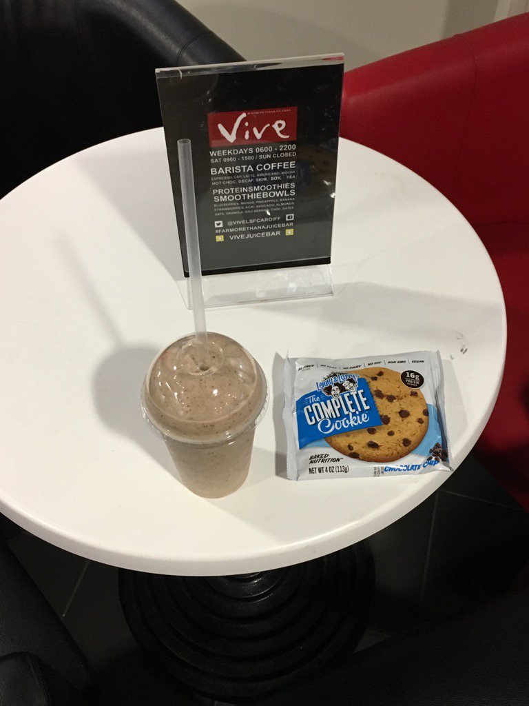 antoleary3's tweet photo. Breakfast courtesy of @theblendercoach @Vivelsfcardiff @LFitnessCardiff #weightssession #ProteinShake https://t.co/FlgdFUcD6K